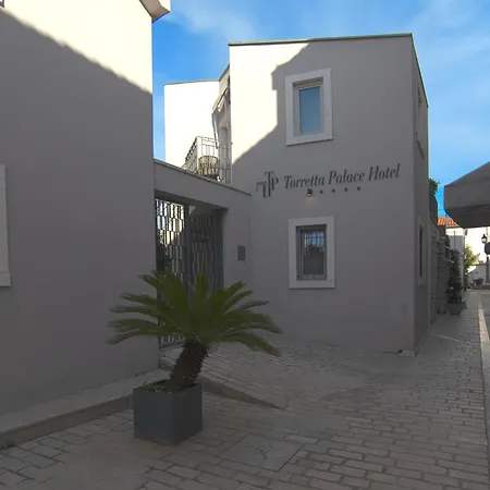 מלון Torretta Palace 4*