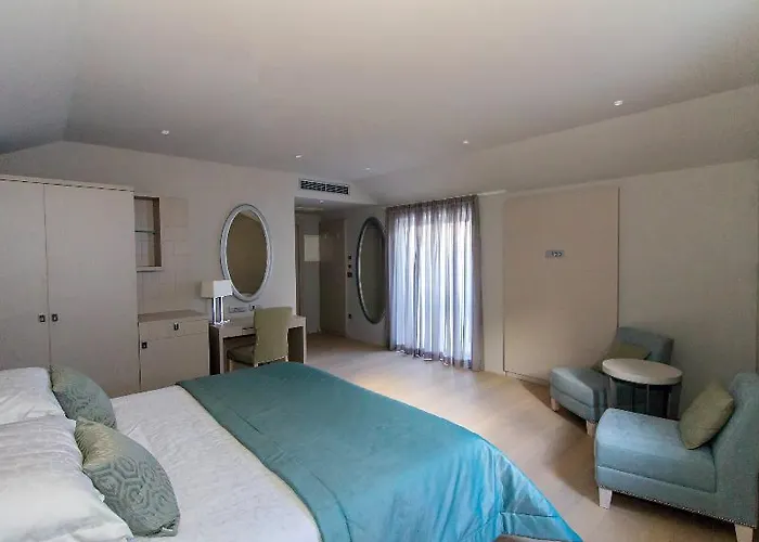 מלון Torretta Palace 4*